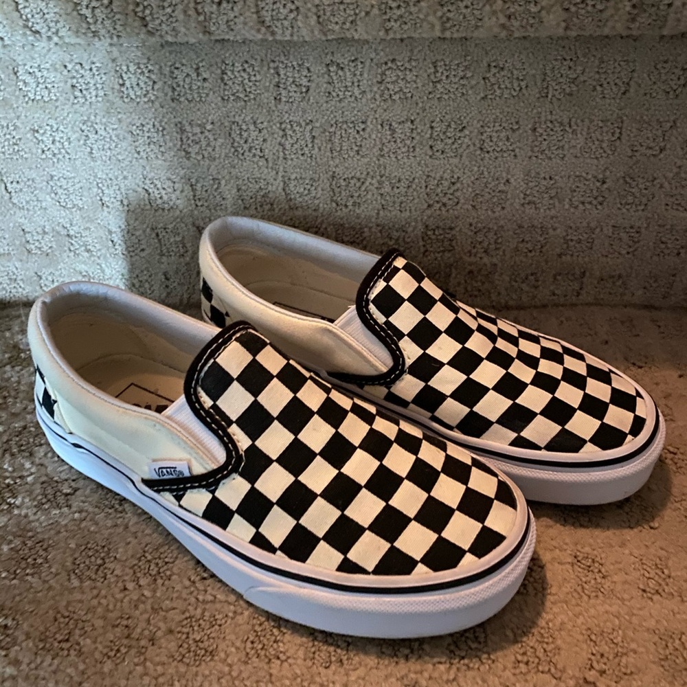 Checkered slip on vans - size 4m / 5.5 w